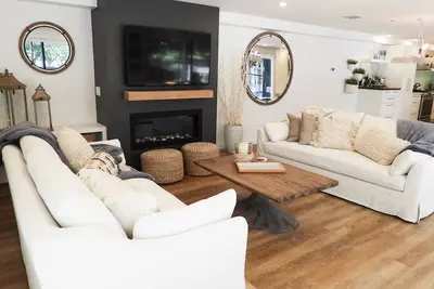 Image de Lakefront Haven - Downtown Kelowna!