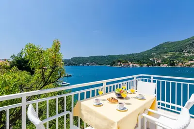 Image de Sunny apartment- Quiet and relaxing seafront apartment 10 minutes from Dubrovnik