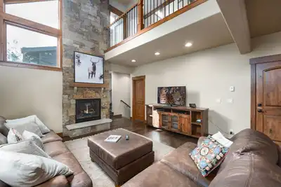 Image de Ridgeview Court Townhome: Incredible Rooftop Deck