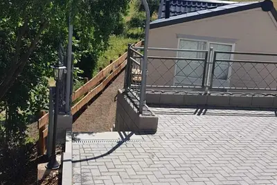 Image de Neugebautes Challet, mit Terrasse, Grill & Sportaktivitäten, Nahe Daun Zentrum