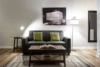 Image de Two Urban 2br 2ba Apartments by CozySuites