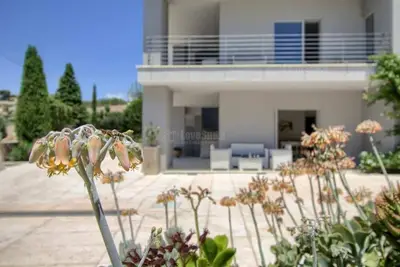 Apt B - Beach View Villa Controvento