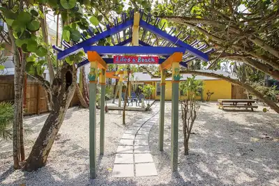 Image de Life's a Beach: Walk to Private Beach & Village in 5 Minutes