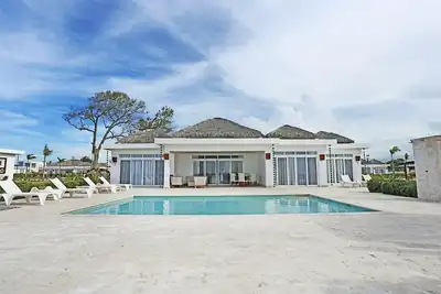 Image de 4bd oceanfront guest-friendly villa with private pool, golf cart, gym, tennis!