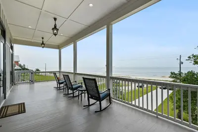 Image de Luxury home with Heated pool and spa on the Beach!