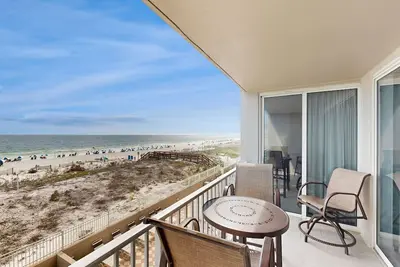 Image de Gulf-front home with balcony, ocean views, pool and beach access