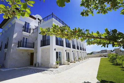 Image de 2bd luxury condo on sandy beach, with pool/gym/tennis/basket!