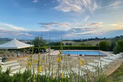 Image de Villa Exclusive, location de vacances avec piscine panoramique, Marches Italie