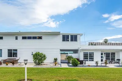 Image de 2 units next to each other on the #1 Beach in Usa. Perfect vacation in Paradise