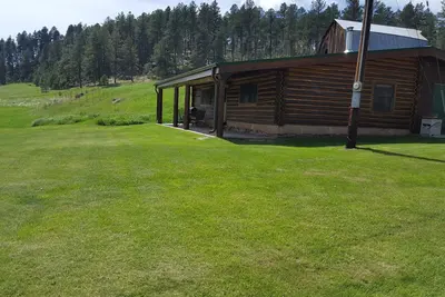 Image de Authentic Black Hills Creekside Cabin