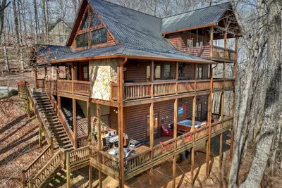 Image de Riverfront, Amazing Views, Sleeps 10, Pool/Ping Pong Table, Putting Green, Dock