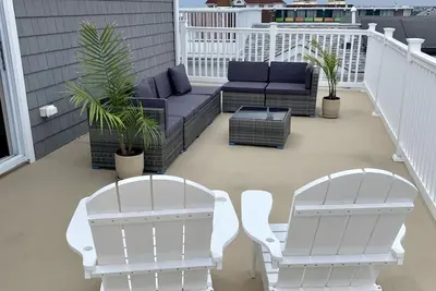 Image de Penthouse On the beach- experience seaside living steps to the boardwalk & beach