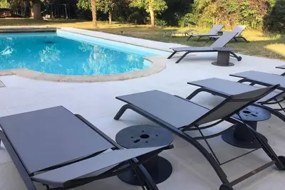 Image de Spendid property with wooded park, swimming pool. 19 beds spread over two houses