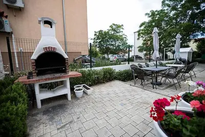Image de Charming new apartment, 70 m to the beach, 6 people, WiFi, parking, terrace, Bbq