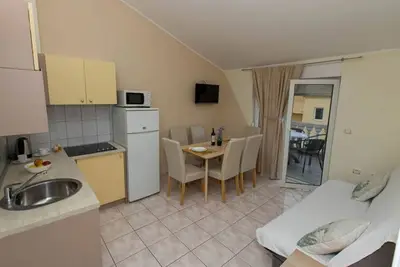 Image de Charming new apartment, 70 m to the beach, 6 people, WiFi, parking, terrace, Bbq