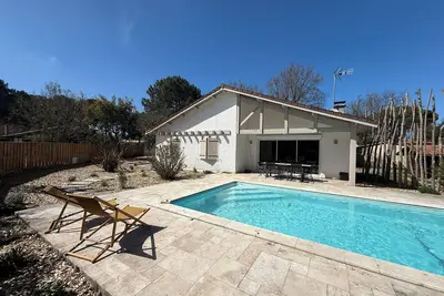 Image de Recently renovated house - Heated swimming pool