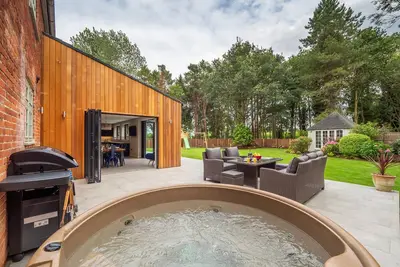 Image de Broad House  - Just renovated - High End Finish - Tranquil Setting