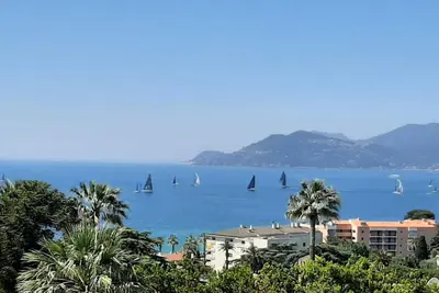 Image de Cannes T2 avec vue imprenable sur la mer