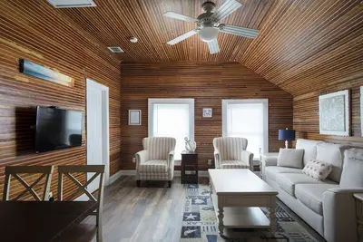 Image de Grand Bahama suite-3 bedroom 2 bath, a block off Duval St w/pool, parking