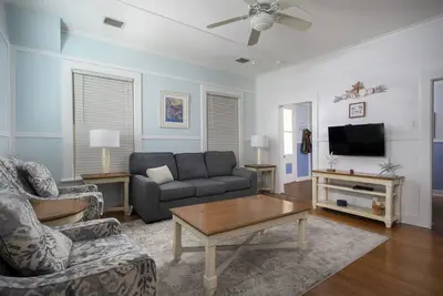 Image de Nassau suite-2 bedroom 2 bath, a block off Duval St w/pool, parking