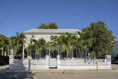 Image de Paradise Island suite-2 bedroom 1 bath, a block off Duval St w/pool, parking