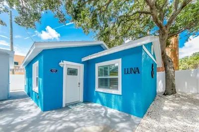 Luna Cottage, Best Experience in Irb, new Ac, totally remodeled, free parking