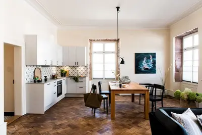 Image de Living in the city palace, spacious 4-person apartment with wood-burning stove