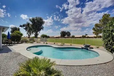Image de House with Private Pool on Golf Course in Sun City West Arizona