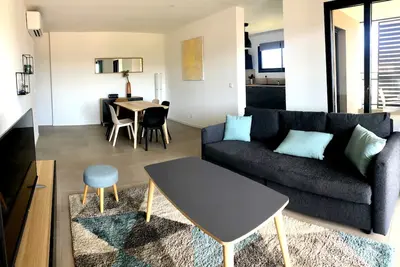 Image de Appartement 85 m² avec grande terrasse proche port
