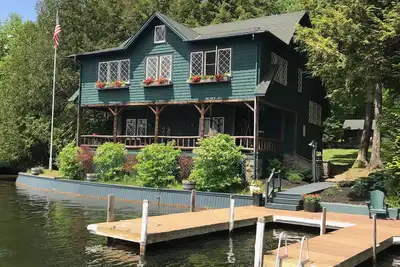 Image de Bateau Et Nettoyage De Ponton De Lac Placid Bord De L'Eau Inclus! RÉSERVER Maintenant Pour L'ÉTÉ!
