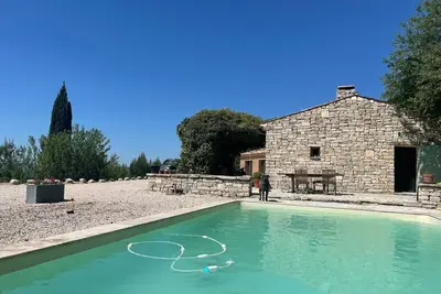 Image de Mas Provencal individuel avec sa propre piscine et vue imprenable!