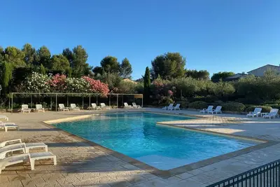 Image de Mazet de charme  (n9)-St Rémy -Résid privée-piscine. Ideal couple. wifi. clim.