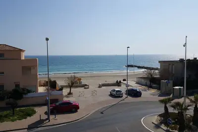 Image de Quiet location between sea and pond, 1 minute from the beach. 6-bed apartment.