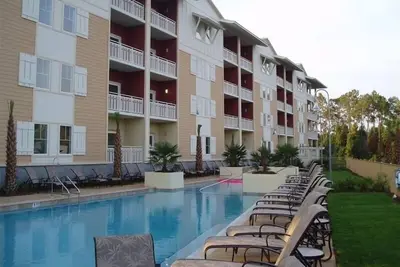 Image de Spacieux 3 Chambre à Waterside Village - Grande piscine!