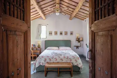 Image de Maisonnette de charme parmi les vignobles, aménagé avec goût, belle vue, piscine