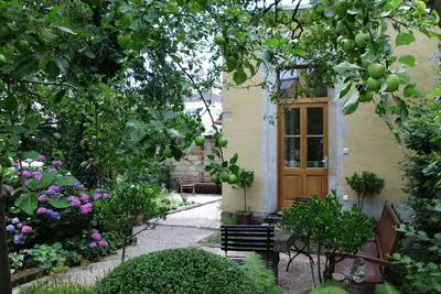 Image de maison de jardin dans le village de Laubegast avec jardin d'hôtes
