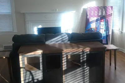 Image de 1er étage chambre et salle de bain - plus 2 au 2ème étage!