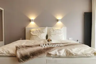 Image de Appartement moderne, terrasse privée, endroit calme dans la cour historique