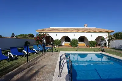 El Palmar - Maison de vacances très soignée avec piscine à seulemente 300m de la plage