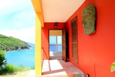 Image de Abordable, en bord de mer et de pied de la plage privée bijou
