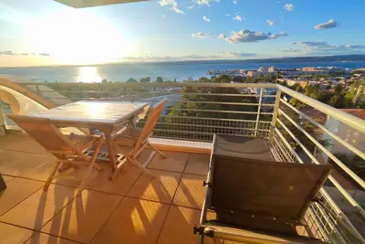 Image de T2 ⭐⭐⭐ Piscine, Parking, WiFi, Netflix, Clim, Terrasse Vue Extra!