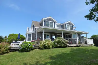 Image de Summer House avec vue sur l'eau