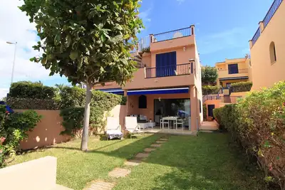 Image de Magnifique maison près de la plage, mer et golf Avec Jardin Et Solarium