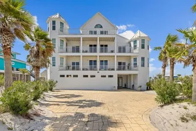 Image de Gulf and Sound Views, grande maison de plage, piscine, 22 personnes, votre propre retraite Beach!