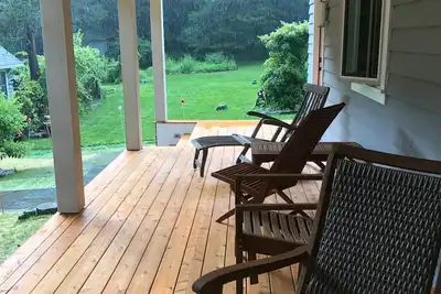Image de Hip Hudson Valley Homestead Niché dans un paysage luxuriant