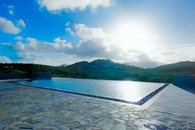 Image de appartement de charme avec piscine et gym