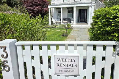 Image de Historic 3 Bed 4 Bath West End Home, Pets, Parking, Lg Yard, Water Views