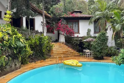 Image de Maison Saison Refugio Teresopolis, entouré par la forêt, zone de protection de l'environnement