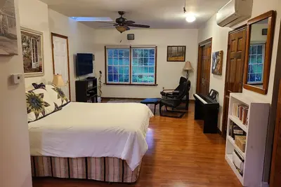 Image de Chambre privée avec belle salle de bains