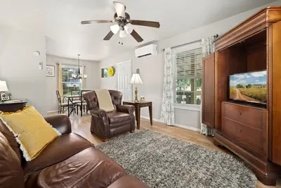 Image de Peaceful & Quiet In Country Setting Only 10 Miles From The Hustle And Bustle Fun